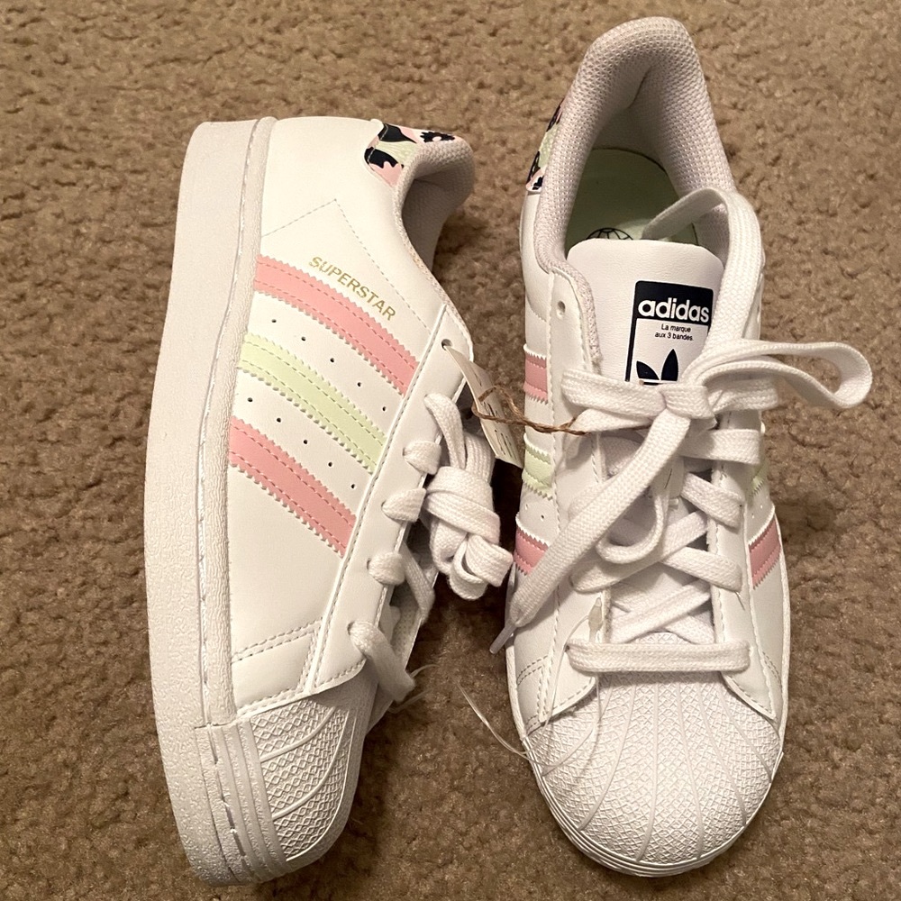 Adidas Superstar J Floral - 6.5 Youth/8 Women’s